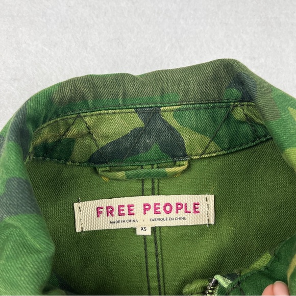 Free People Seize The Day Camouflage Jean Denim Jacket Oversized Women’s Sz XS - Picture 3 of 8